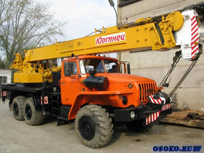 Кран автомобильный 25т КС-55722-1