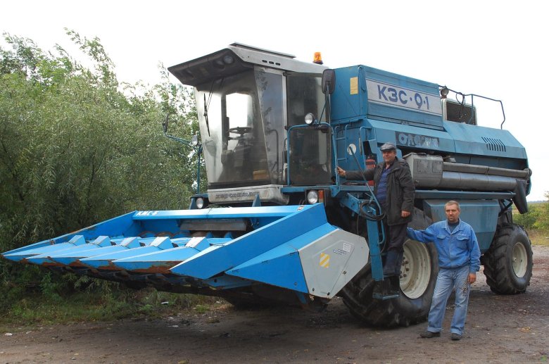 Комбайн Славутич КЗС 9-1