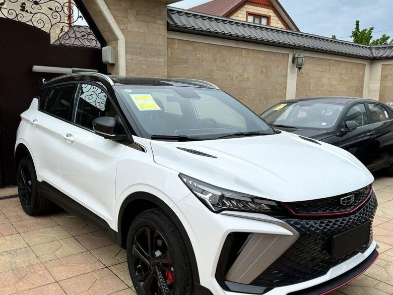 Geely coolray белая