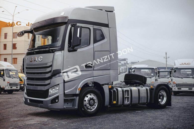 Седельный тягач JAC k7
