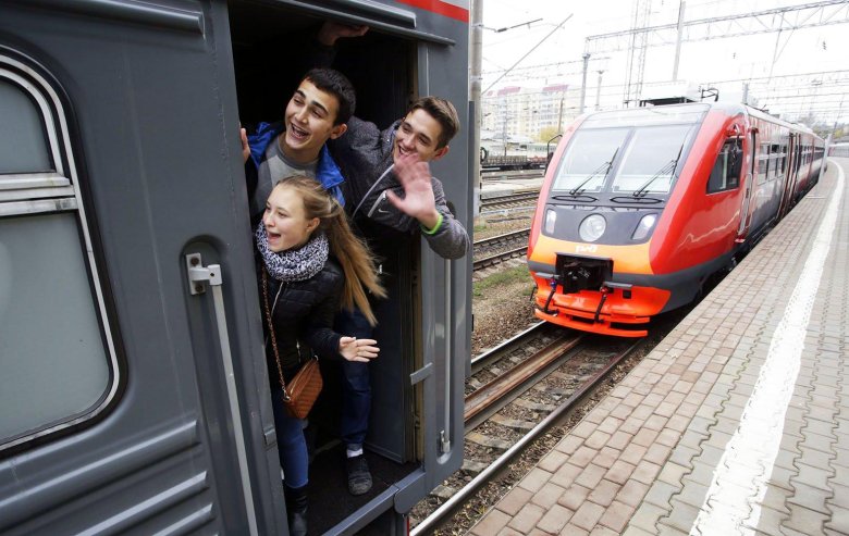Семья в поезде