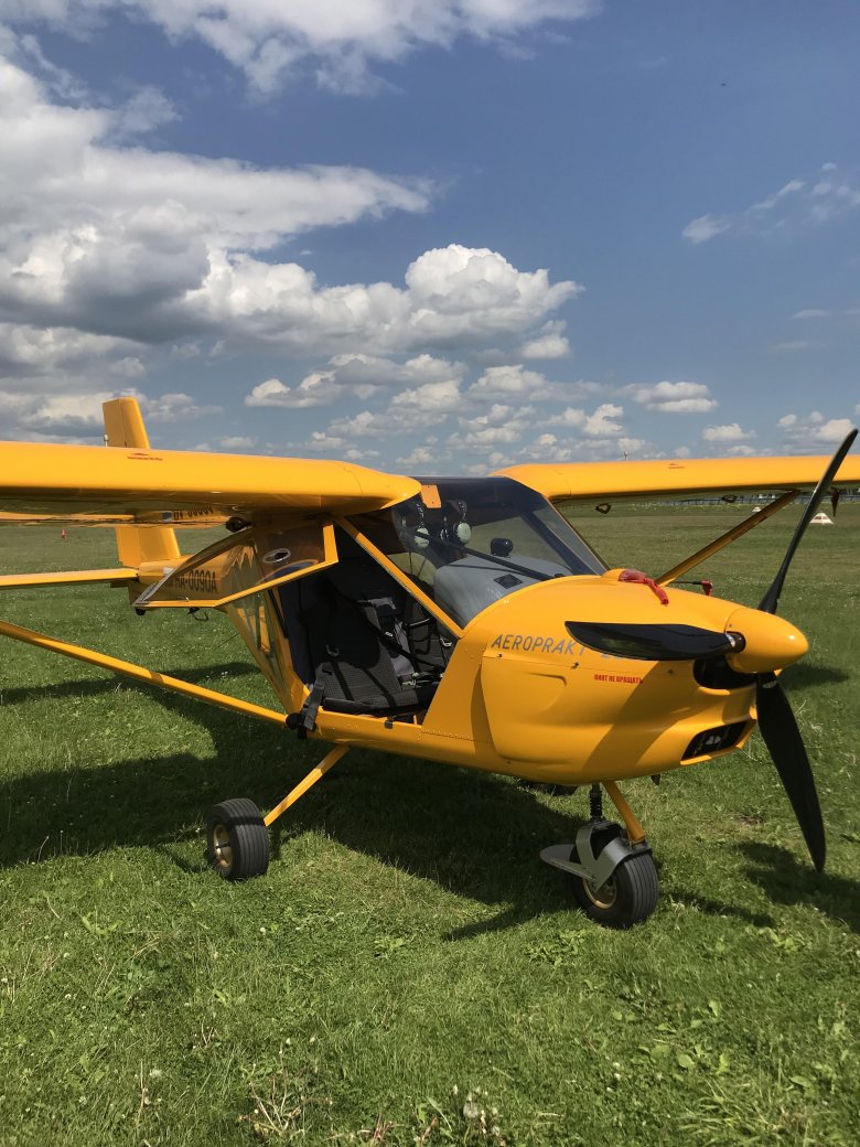 Двухместный самолет