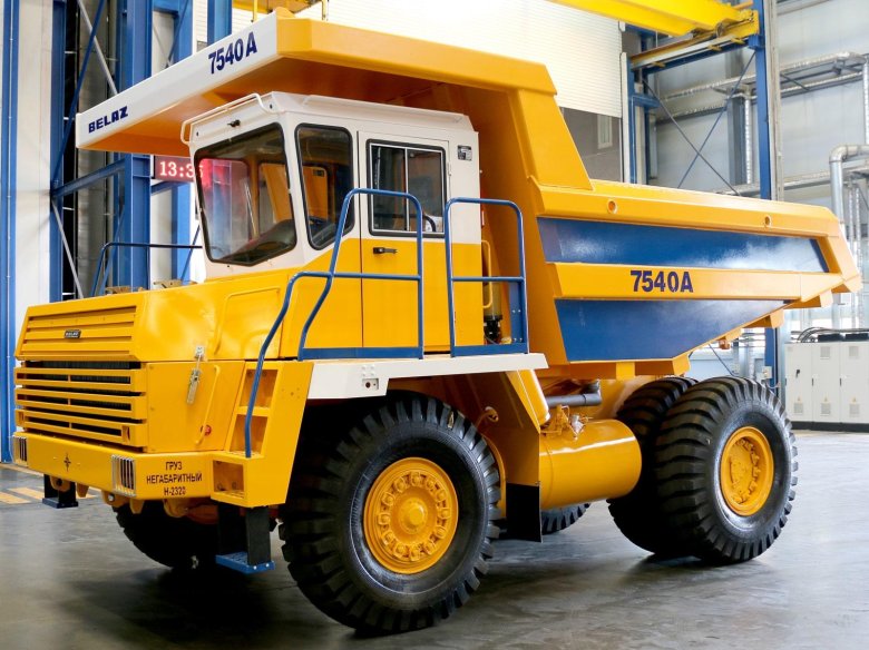 Карьерный самосвал БЕЛАЗ-7547
