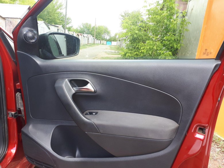 Дверь VW Polo sedan