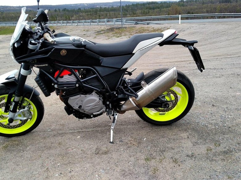 Мотоцикл Husqvarna nuda 900