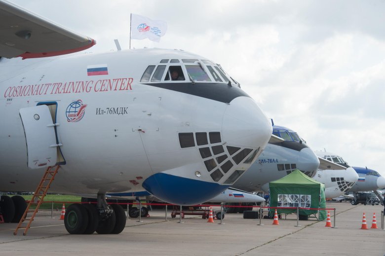 Грузовой самолет ил-76