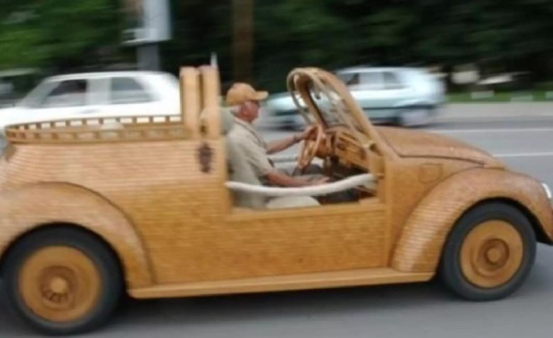 Автомобиль из дерева