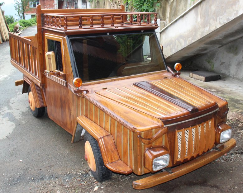Фургон из дерева