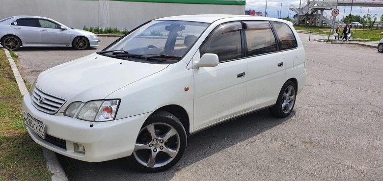 Тойота Гайя 2001