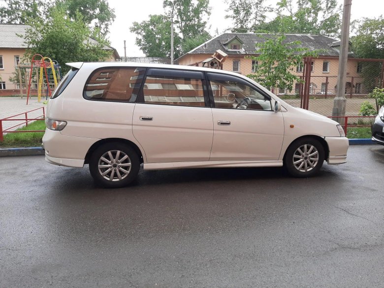 Минивэн Тойота Гайя