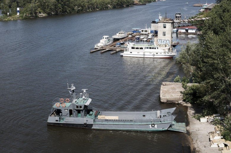 Малый десантный корабль МДК 106