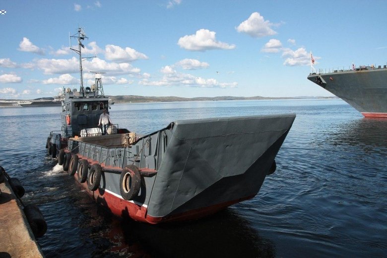 Десантный катер акула