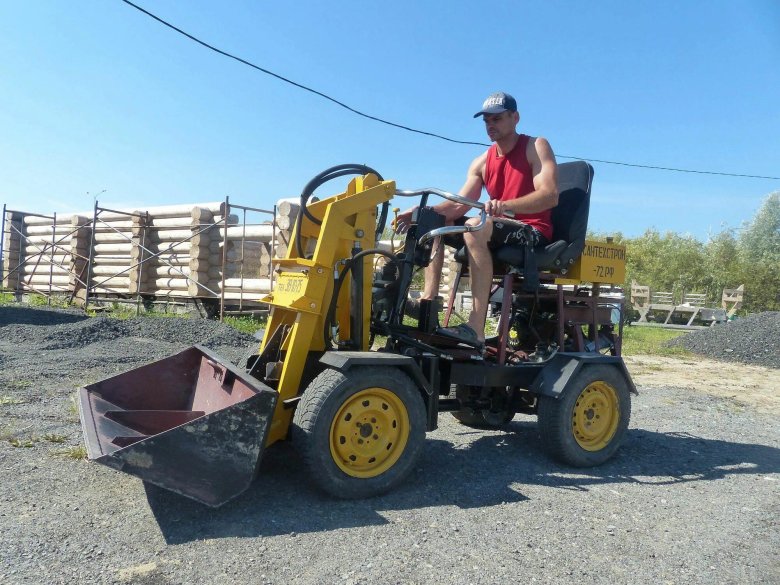 Минипогрузчик переломка 4х4