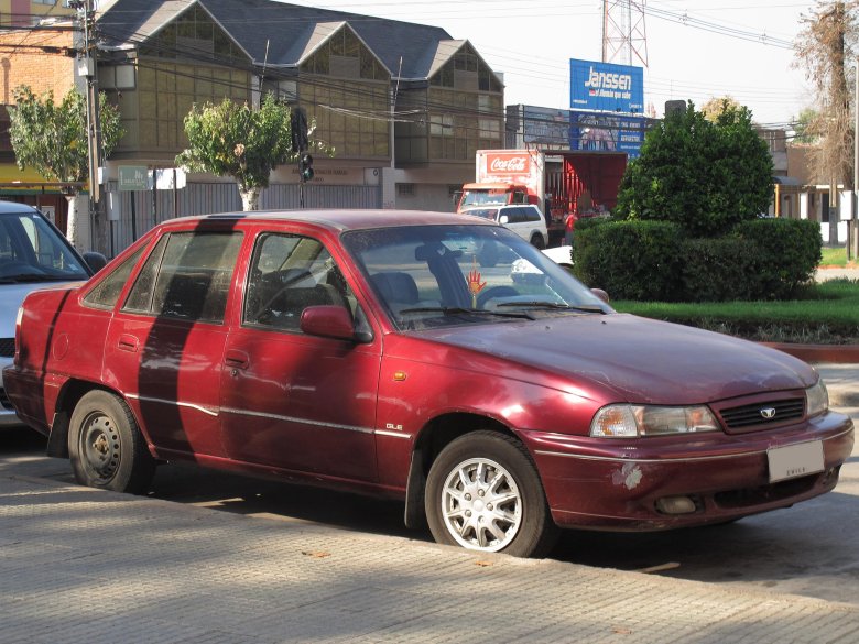 Красный цвет Дэу 70 у