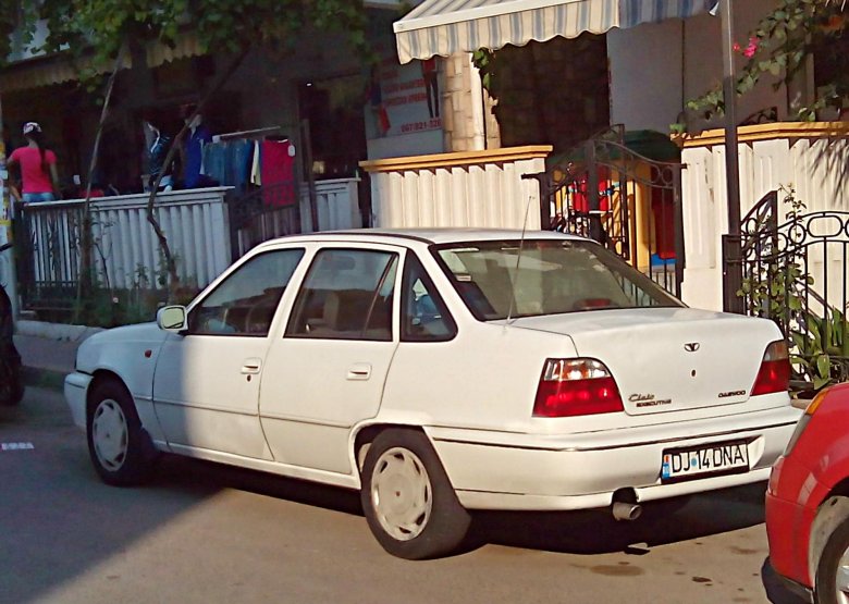 Daewoo cielo седан