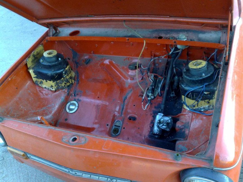 ЗАЗ 968 подкапотное пространство