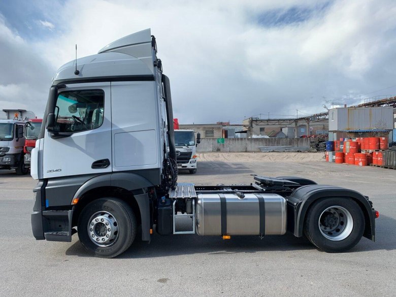 Седельный тягач Мерседес 2019