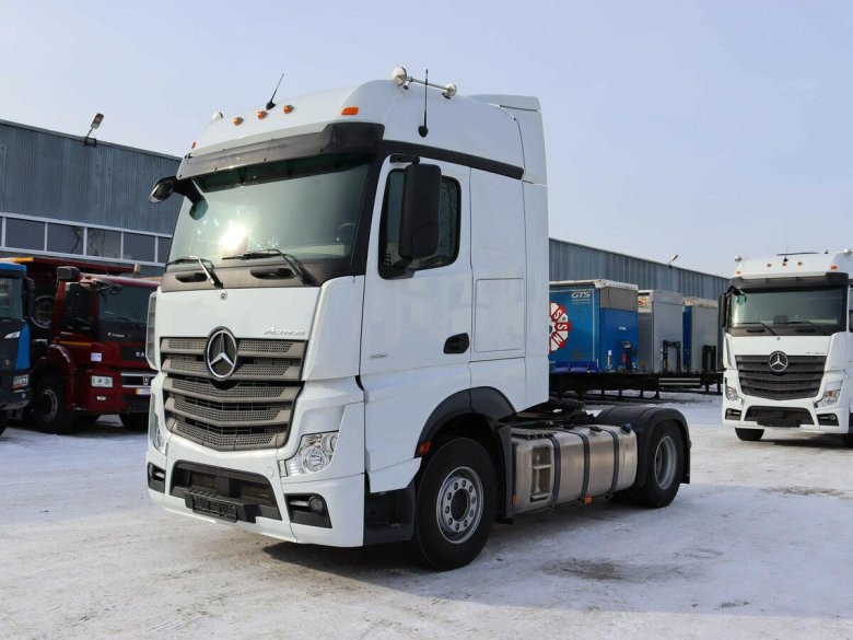 Седельный тягач 2023