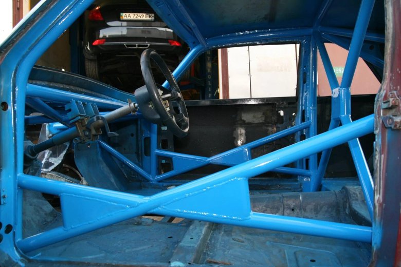 Каркас безопасности ВАЗ 2102