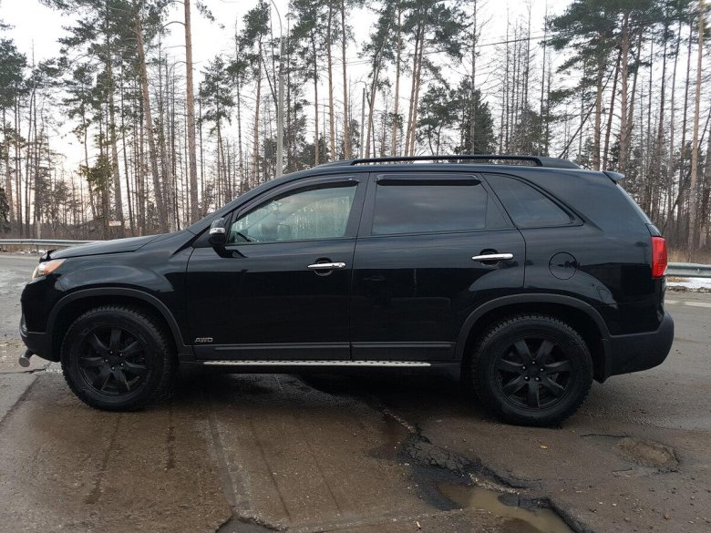 Черный Kia Sorento 2 диски