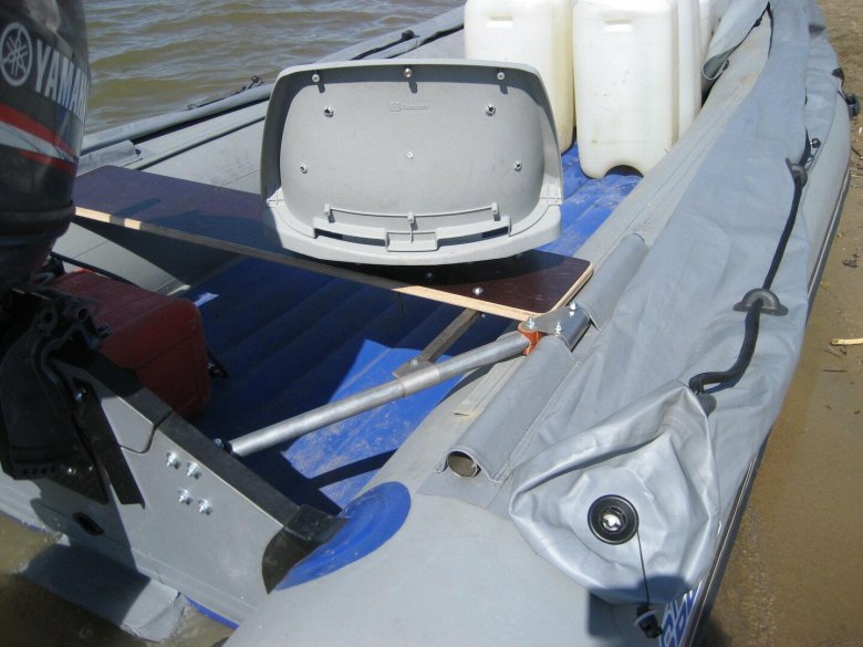 Лодка выдра