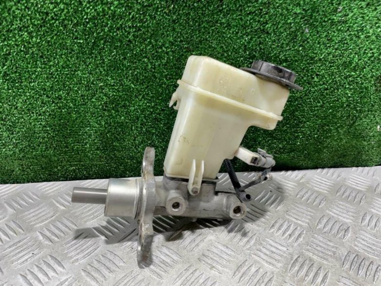 Тормозные трубки главный цилиндр Мерседес в 212