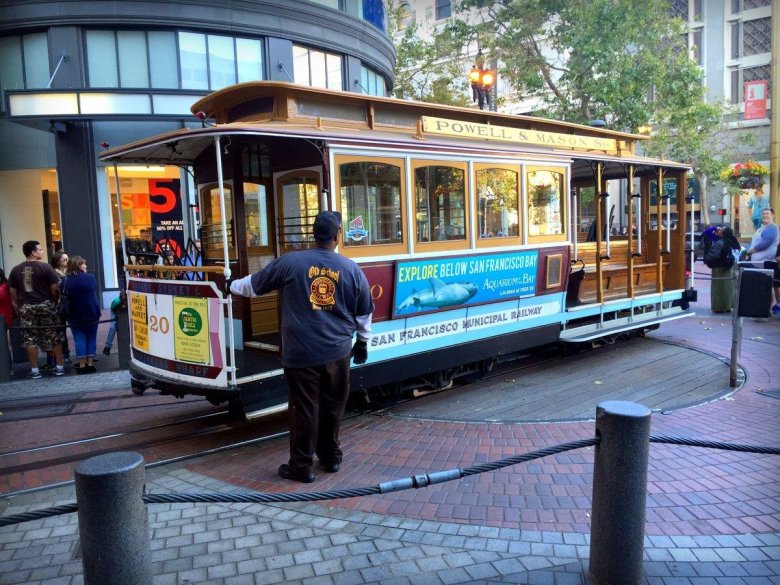 Уличное фото