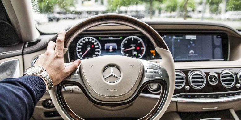 Мерседес Майбах 2022 руль