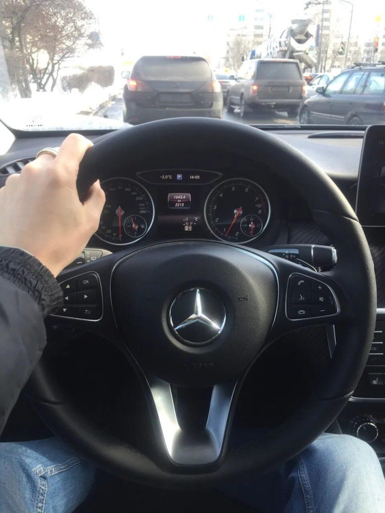 За рулем Мерседес w221