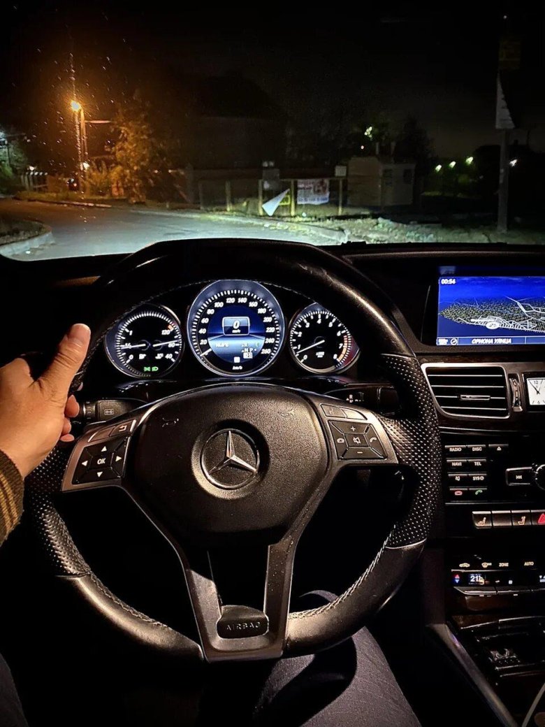 За рулем Мерседеса w212