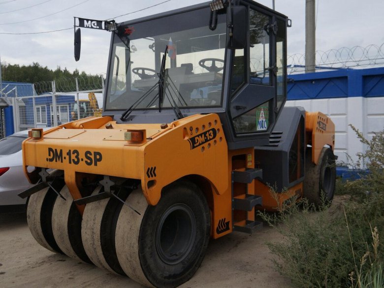 Каток пневмоколесный DM-13sp