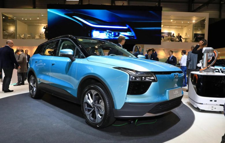 Китайский электро кроссовер 2023