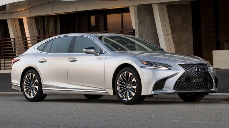 Лексус лс 500 2022