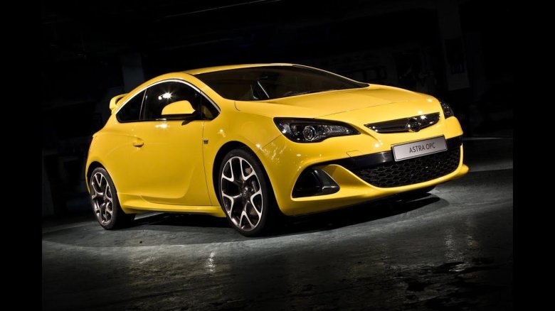 Opel Astra GTC Yellow