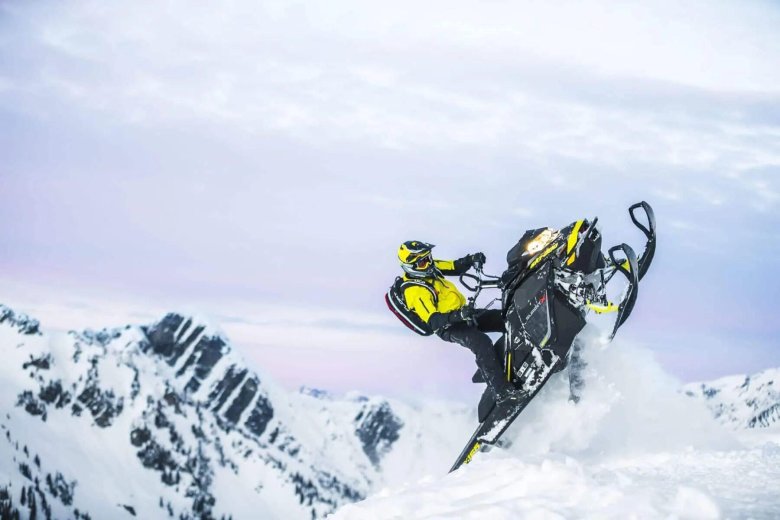 Горный снегоход BRP Summit