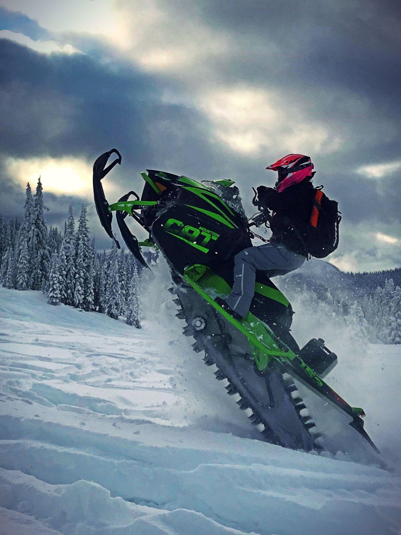 Кроссовый снегоход