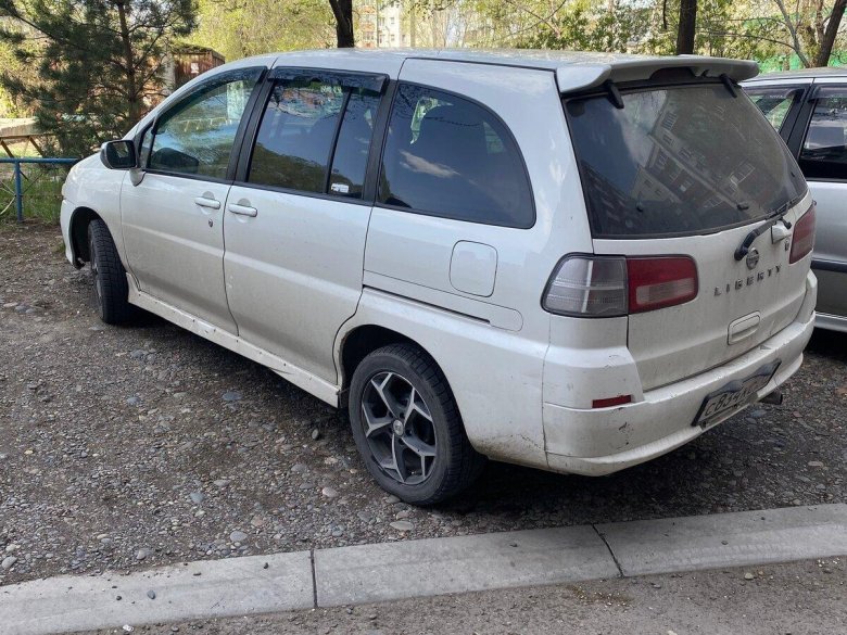 Ниссан либерти 2001