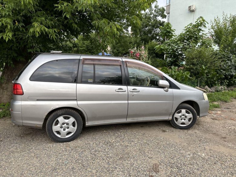 Ниссан Либерти 2001