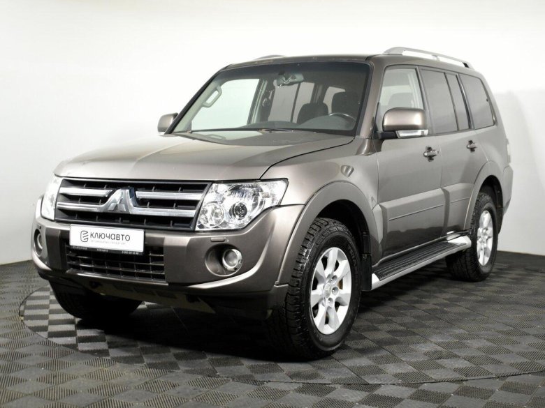 Mitsubishi pajero iv