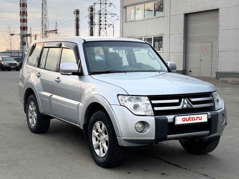 Mitsubishi pajero iv