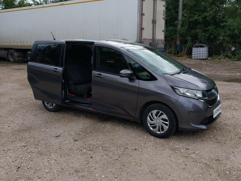 Хонда Фрид 2010 год