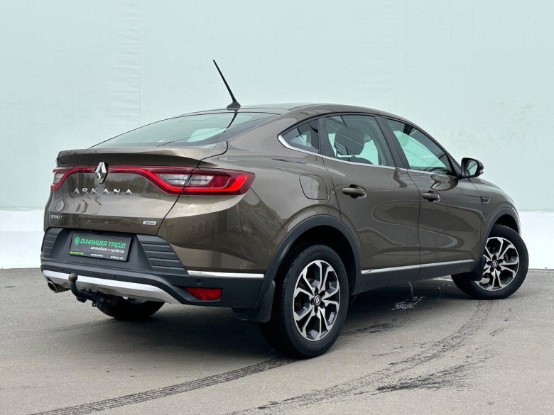 Рено аркана вид сзади