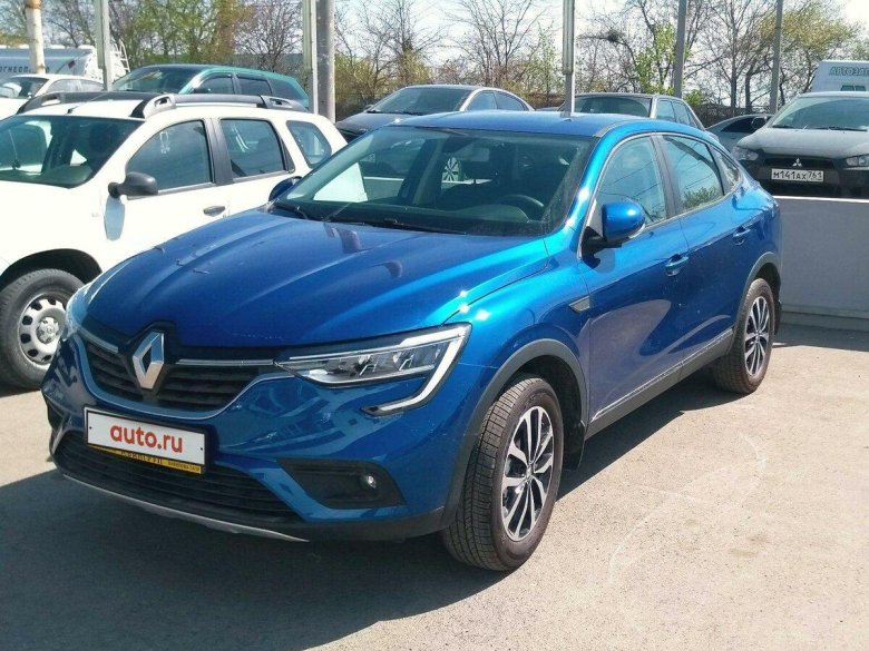 Renault Arkana синяя