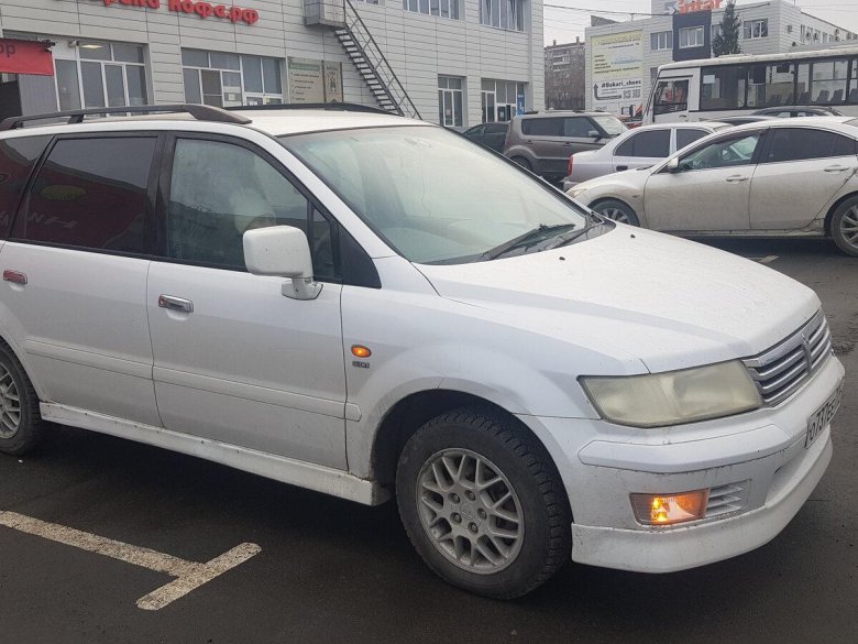 Mitsubishi Chariot 2.0 at 1995