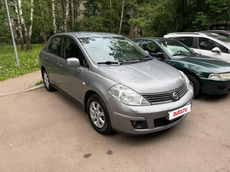 Nissan tiida i