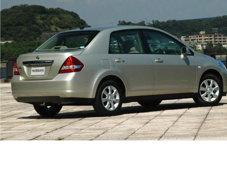 Nissan Tiida 2005