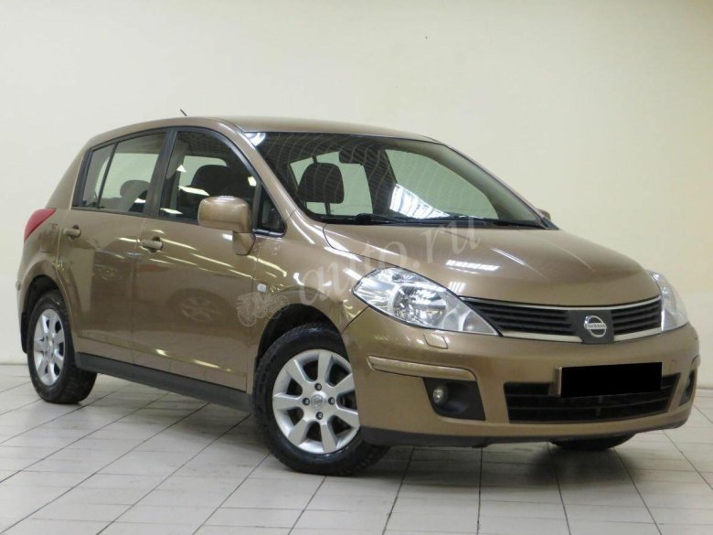 Nissan Tiida 2010 хэтчбек