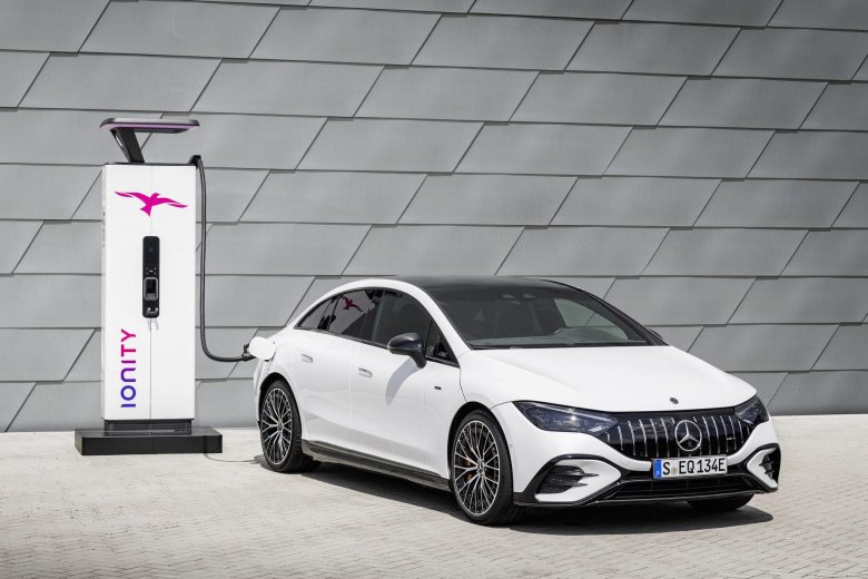 Мерседес eqe 2022