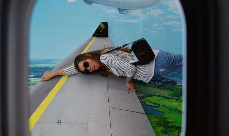 Полет на крыле самолета