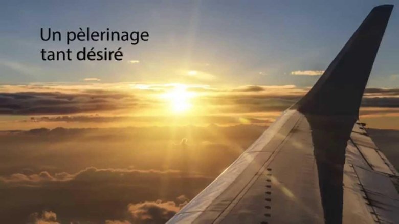 Крыло самолета в небе